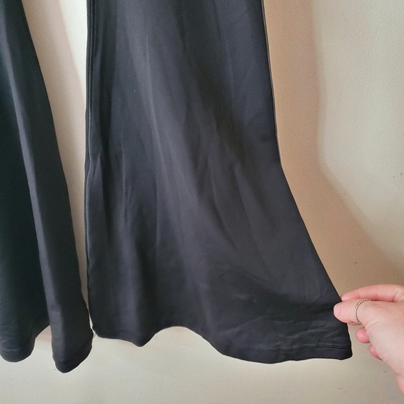 Offline Aerie Real Me High-Waisted Cross Over Flare Leggings Size Small Black - Picture 5 of 10